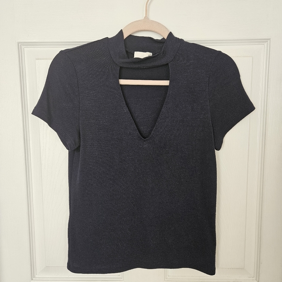 Wilfred free Robillard choker cut out short sleeve top - Picture 2 of 7